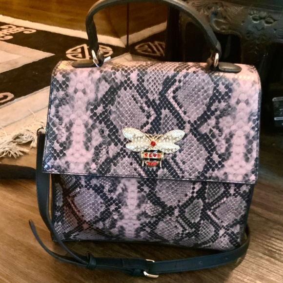 SNAKESKIN PRINT BEE BAG💕CLOSEOUT💕 STUNNING BLUSH BLK Python HANDBAG NWT - Picture 3 of 14